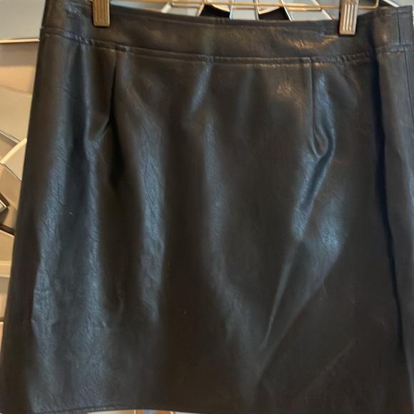Molly Bracken Faux Leather Mini Skirt NWT - Picture 5 of 7